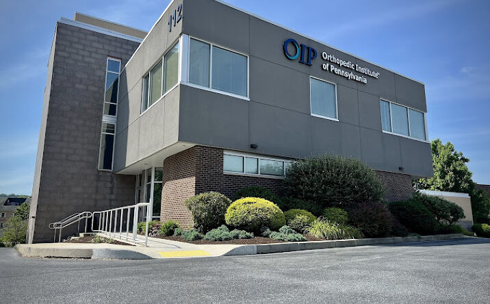 Pictures of Office property located at 112 Sipe Ave, Hummelstown, PA 17036 for lease - image #1