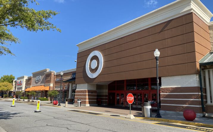 Pictures of Retail property located at Azalea Square Blvd, Summerville, SC 29483 for lease - image #1