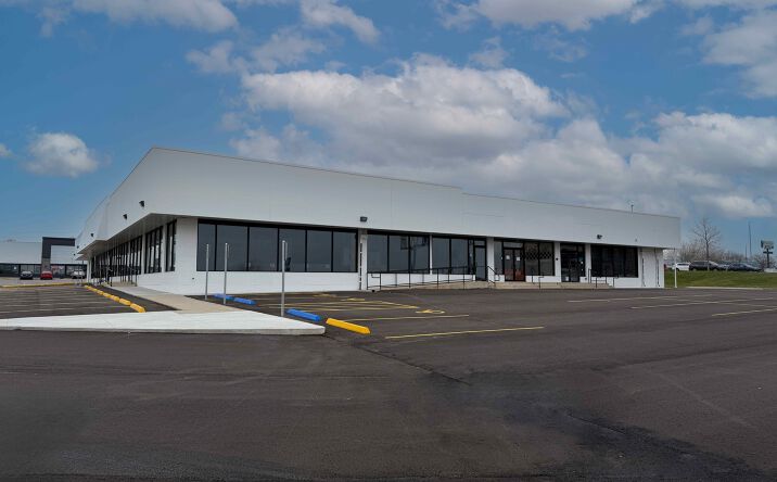 Pictures of Retail, Office property located at 1205 E San Marnan Dr, Waterloo, IA 50702 for lease - image #1