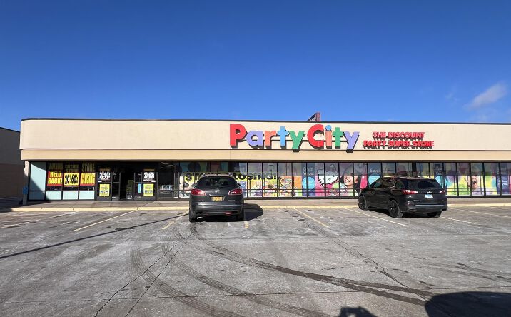 Pictures of Retail, Office property located at 4371 16TH Street, Moline, IL 61265 for lease - image #1