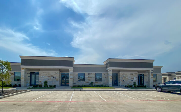 Pictures of Retail, Office property located at 3129 Kingsley Dr, Pearland, TX 77584 for lease - image #1