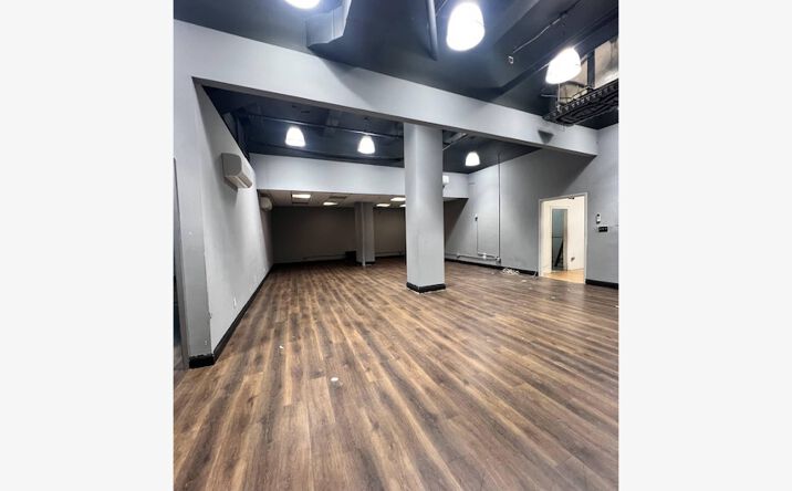 Pictures of Retail property located at 245 W 37th St, New York, NY 10018 for lease - image #1