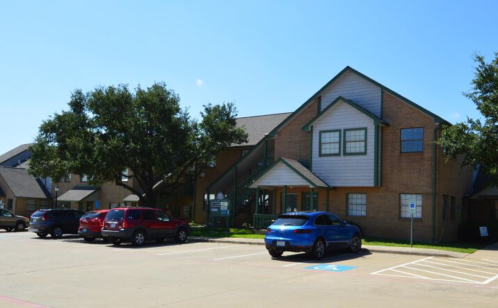 Pictures of Office property located at 412-418 N. Main St, Euless, TX 76039 for lease - image #1