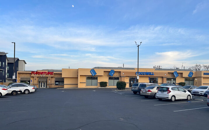 Pictures of Retail property located at 5005 Stockton Blvd, Sacramento, CA 95820 for lease - image #1