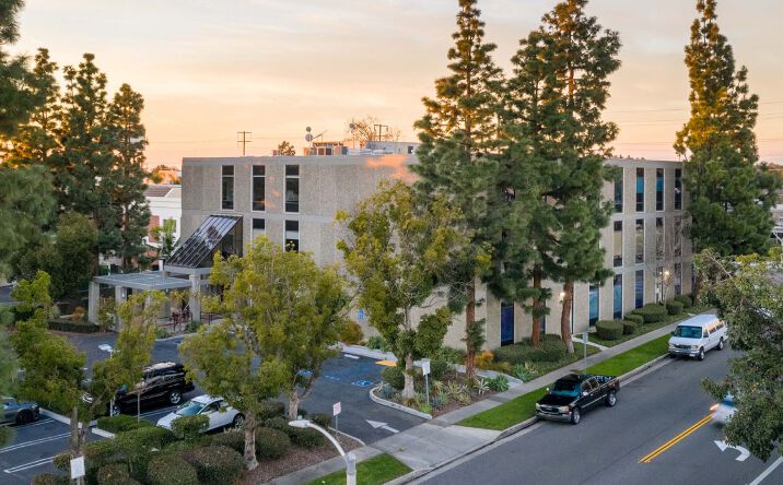 Pictures of Office property located at 1950 E 17th St, Santa Ana, CA 92705 for lease - image #1