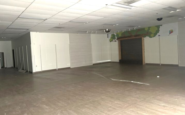 Pictures of Retail property located at 2100 S Hurstbourne Pkwy, Louisville, KY 40220 for lease - image #1