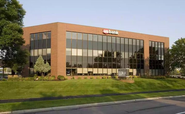 Pictures of Retail, Office property located at 300 Prairie Center Dr, Eden Prairie, MN 55344 for lease - image #1