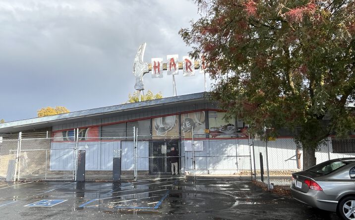 Pictures of Retail property located at 5303 Freeport Blvd, Sacramento, CA 95822 for lease - image #1