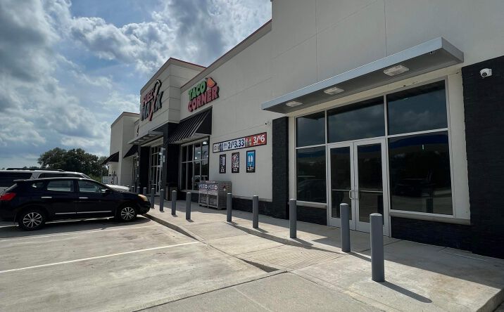 Pictures of Retail, Restaurant property located at 7213 Farm to Market Rd 770, Hull, TX 77564 for lease - image #1