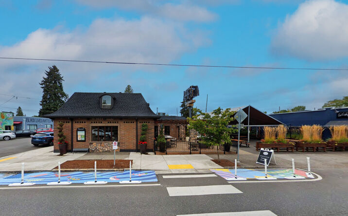Pictures of Restaurant property located at 4703 NE Fremont St, Portland, OR 97213 for sales - image #1