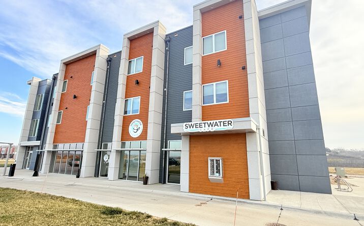 Pictures of Retail, Industrial, Restaurant property located at 2701 Flatwater Dr, South Sioux City, NE 68776 for lease - image #1