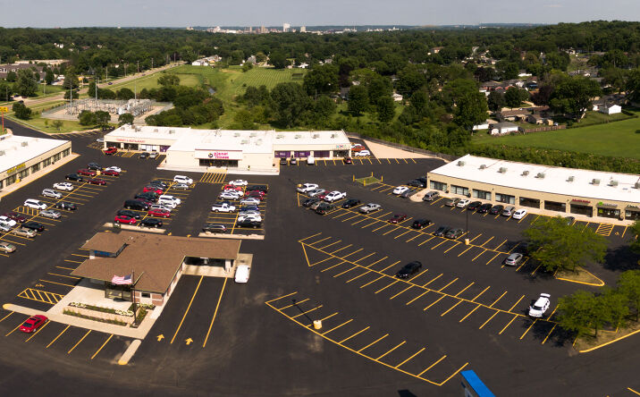Pictures of Retail property located at 301 Edgewood Rd NW, Cedar Rapids, IA 52405 for lease - image #1