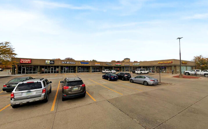 Pictures of Retail property located at 502 N Ankeny Blvd, Ankeny, IA 50023 for lease - image #1