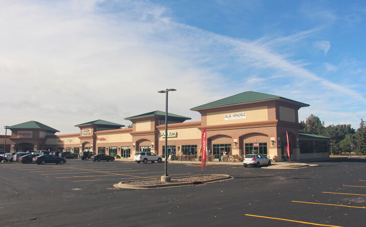 Pictures of Retail property located at 558-586 Randall Rd, South Elgin, IL 60177 for lease - image #1