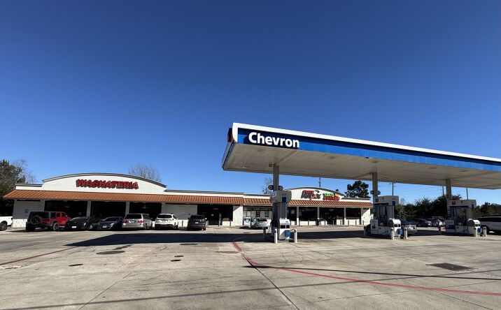 Pictures of Retail, Restaurant property located at 1525 S Cherry St, Tomball, TX 77375 for lease - image #1