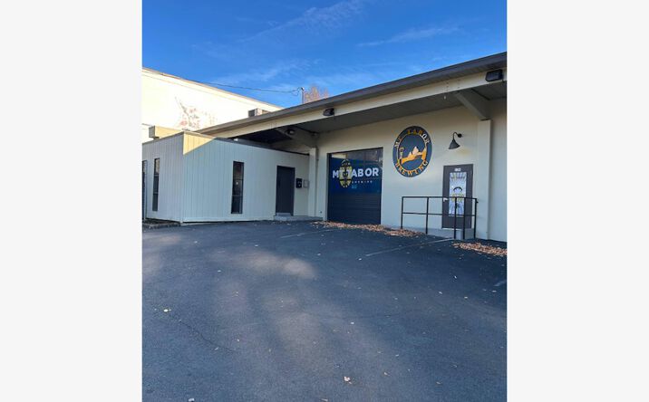 Pictures of Industrial property located at 124 SE 11th Ave, Portland, OR 97214 for lease - image #1