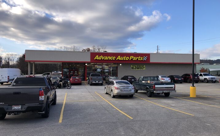 Pictures of Retail property located at 301 George Wallace Dr, Gadsden, AL 35903 for lease - image #1