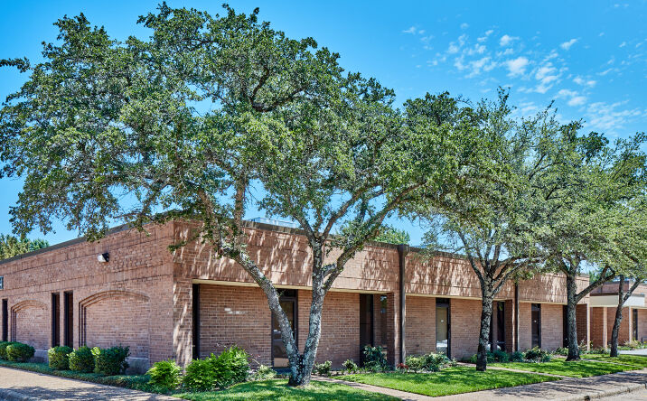 Pictures of Office property located at 3800 Paluxy Dr, Tyler, TX 75703 for lease - image #1