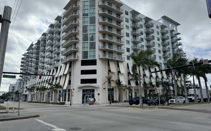 Pictures of Retail, Office property located at 2100 Hollywood Blvd, Hollywood, FL 33020 for lease - image #1
