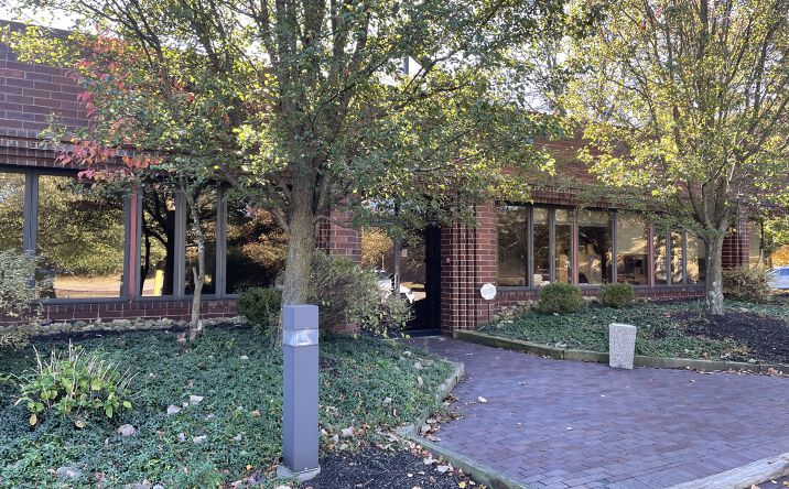 Pictures of Office property located at 24400 Highpoint Rd, Beachwood, OH 44122 for lease - image #1