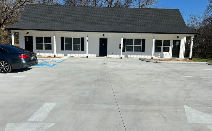Pictures of Office property located at 810 Signal Mountain Rd, Chattanooga, TN 37405 for lease - image #1