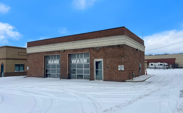 Pictures of Retail property located at 689 S Green Rd, Cleveland, OH 44121 for sales - image #1