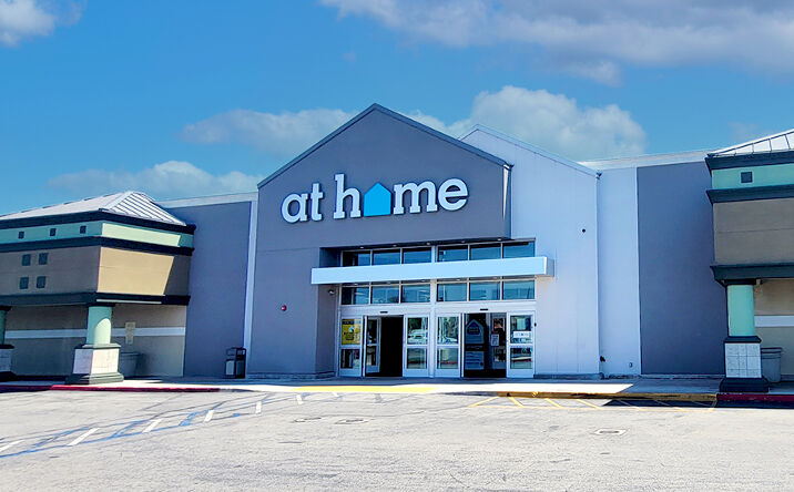 Pictures of Retail property located at 2200 Harbor Blvd, Costa Mesa, CA 92627 for lease - image #1