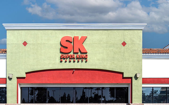 Pictures of Retail property located at 2741-2781 W Macarthur Blvd, Santa Ana, CA 92704 for lease - image #1