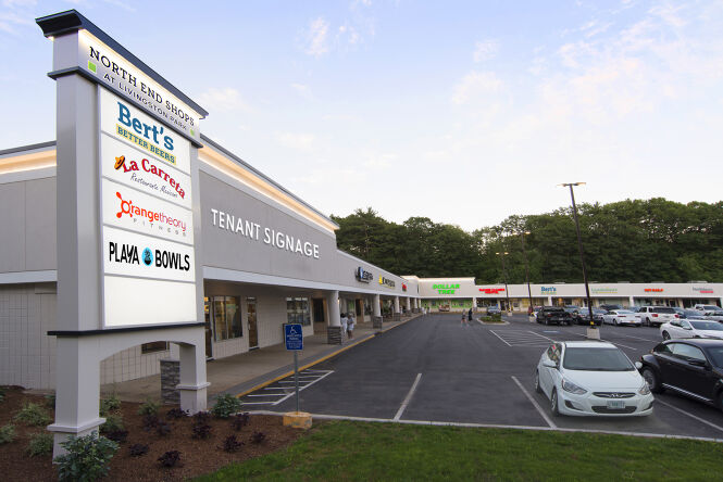 Pictures of Retail property located at 535-555 Hooksett Rd, Manchester, NH 03104 for sales - image #1