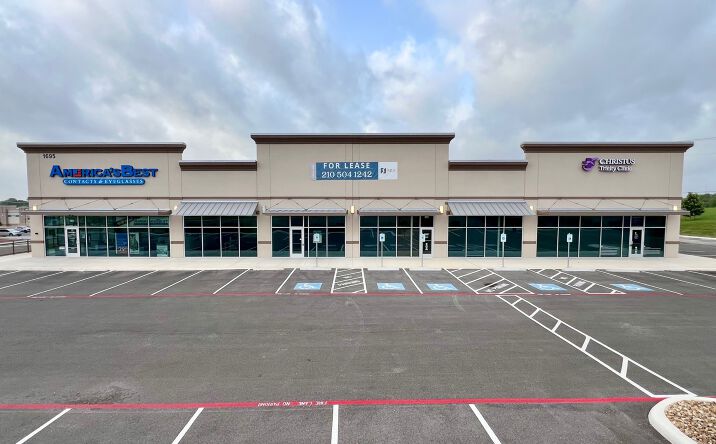 Pictures of Retail property located at 1695 IH 35 S, New Braunfels, TX 78130 for sales - image #1