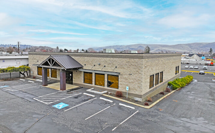 Pictures of Retail, Office property located at 2001 W Lincoln Ave, Yakima, WA 98902 for lease - image #1