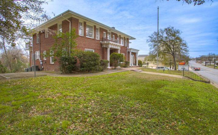 Pictures of Retail, Office, Special Purpose property located at 1414 11th St, Huntsville, TX 77340 for lease - image #1