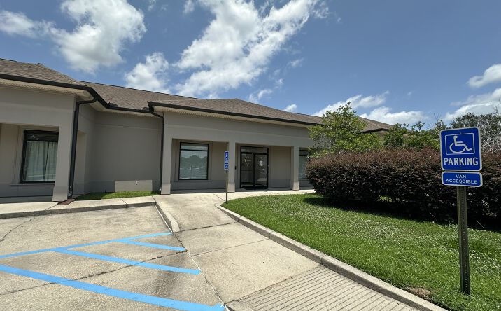 Pictures of Office property located at 6949 Commerce Cir, Baton Rouge, LA 70809 for lease - image #1