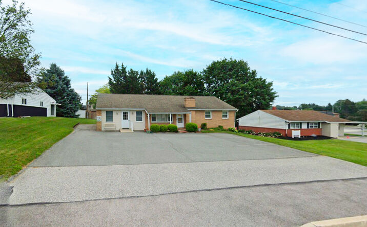 Pictures of Retail property located at 825 Edgewood Rd, York, PA 17402 for sales - image #1