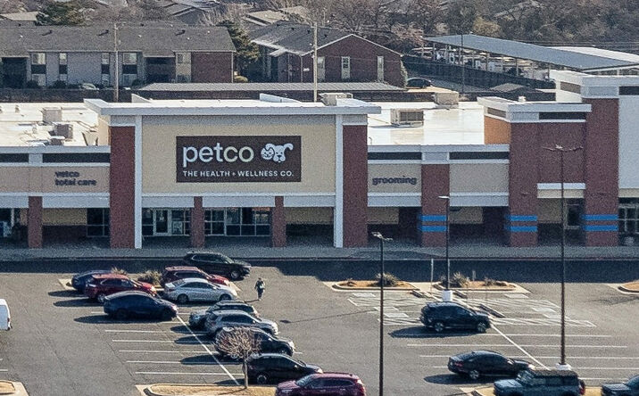 Pictures of Retail property located at 210-412 S Bryant Ave, Edmond, OK 73034 for lease - image #1