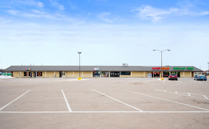 Pictures of Retail, Office, Special Purpose property located at 918 E Washington St, Winchester, IN 47394 for lease - image #1