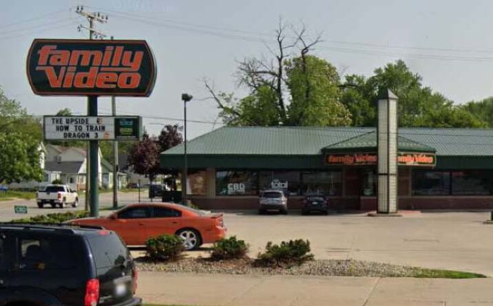 Pictures of Retail property located at 1002 Lapeer Ave, Port Huron, MI 48060 for lease - image #1