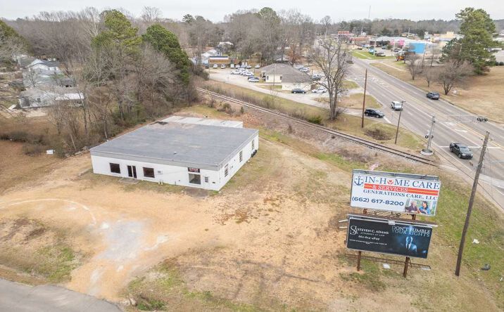 Pictures of Office property located at 204 Lindbergh Blvd, Starkville, MS 39759 for lease - image #1