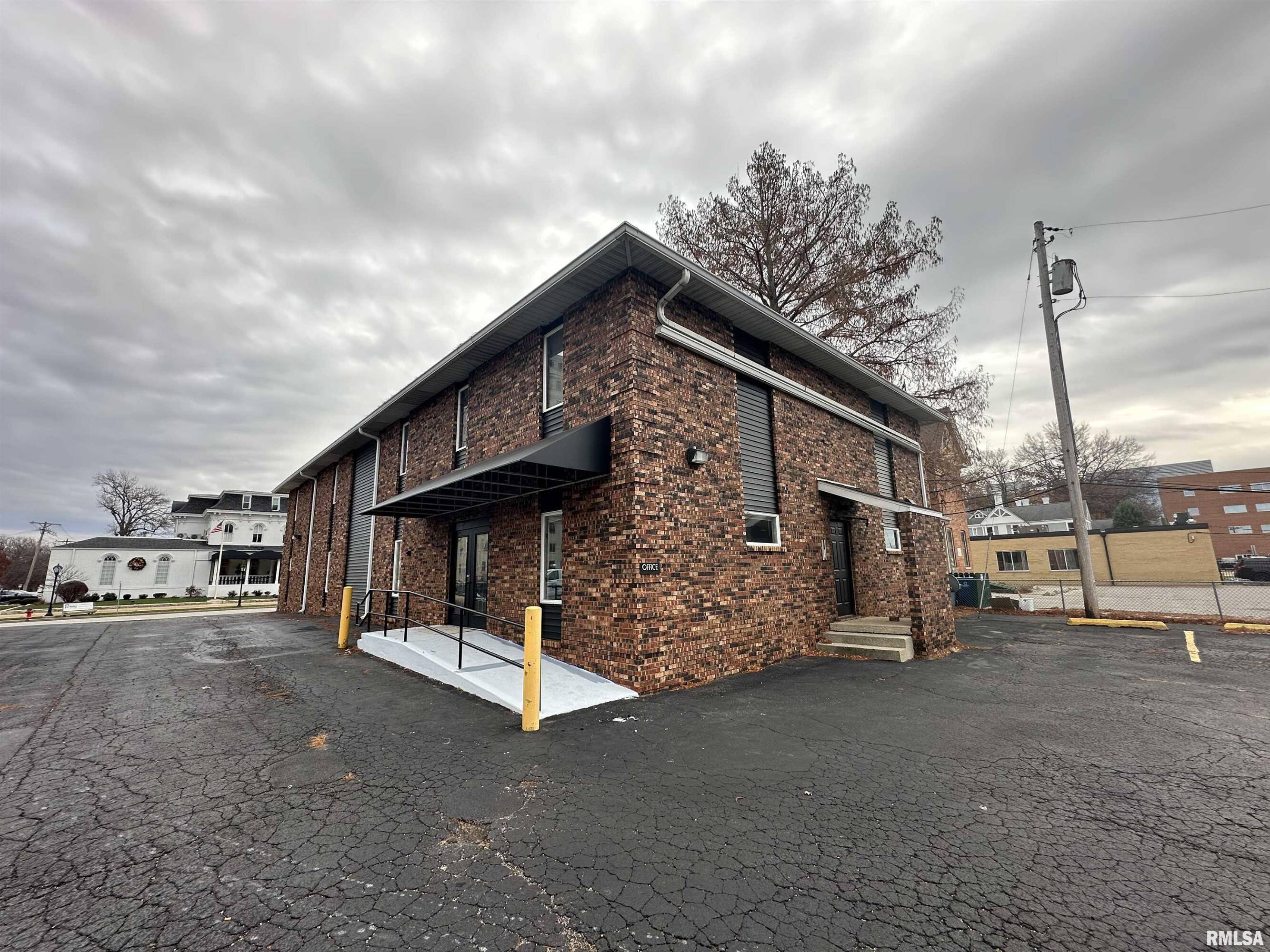 909 S 6TH Street, Springfield, IL 62703 | Crexi.com