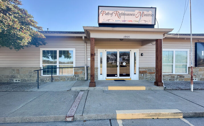 Pictures of Retail, Office property located at 1905 W Ennis Ave, Ennis, TX 75119 for lease - image #1