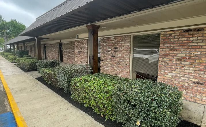 Pictures of Office property located at 803 W Bayou Pines Dr, Lake Charles, LA 70601 for lease - image #1