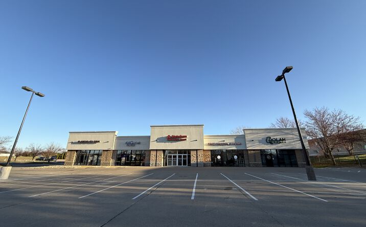 Pictures of Retail, Office, Restaurant property located at 2660 E 53RD Street #9, Davenport, IA 52807 for lease - image #1