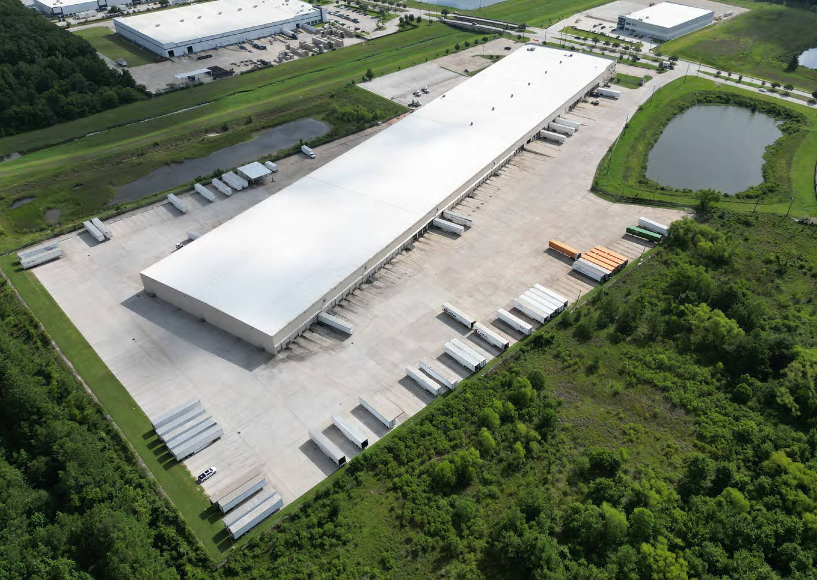 ±289,200 SF Distribution Facility