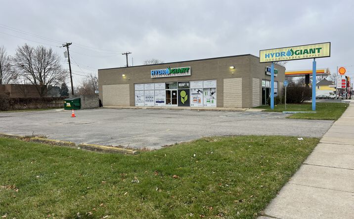 Pictures of Retail property located at 19363 Eureka Rd, Southgate, MI 48195 for lease - image #1