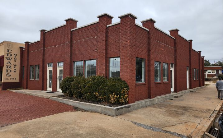 Pictures of Retail, Office, Restaurant property located at 401 SW C Ave, Lawton, OK 73501 for lease - image #1