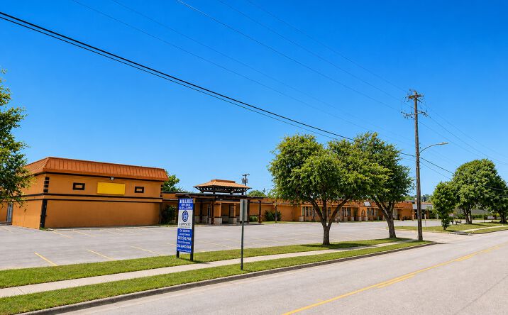 Pictures of Retail property located at 2016 W. Grauwyler Rd, Irving, TX 75061 for lease - image #1