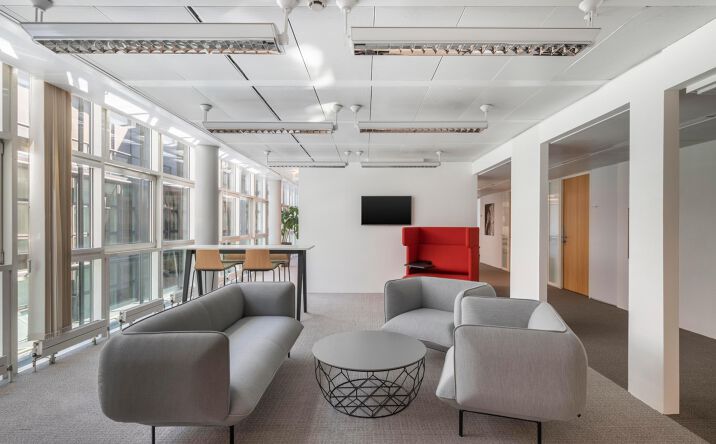 Pictures of Office property located at 3 Gateway Ctr, Newark, NJ 07102 for lease - image #1