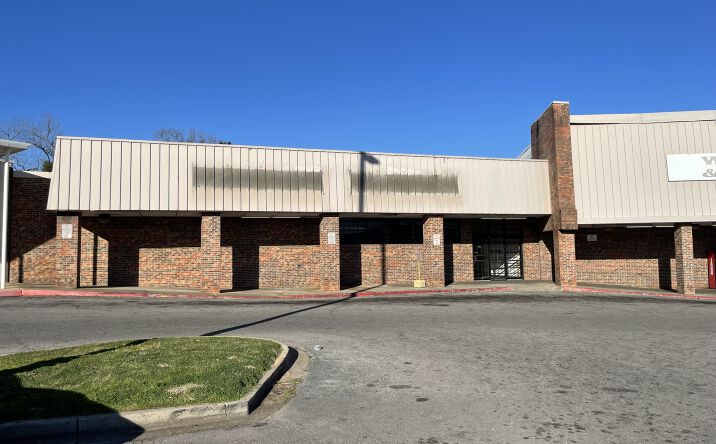 Pictures of Retail property located at 2312 St Stephens Rd, Mobile, AL 36617 for lease - image #1