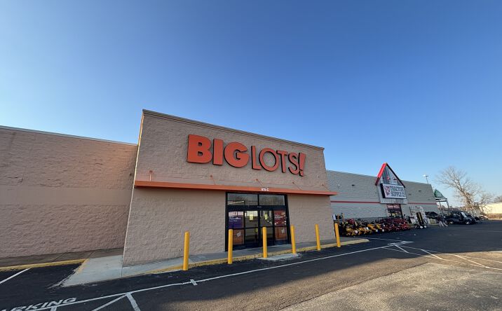 Pictures of Retail property located at 975 U.S. 51 S, Covington, TN 38019 for sales - image #1