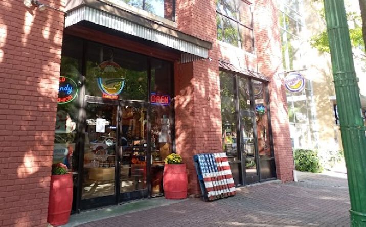 Pictures of Retail, Office, Restaurant property located at 429 Broad St, Chattanooga, TN 37402 for lease - image #1